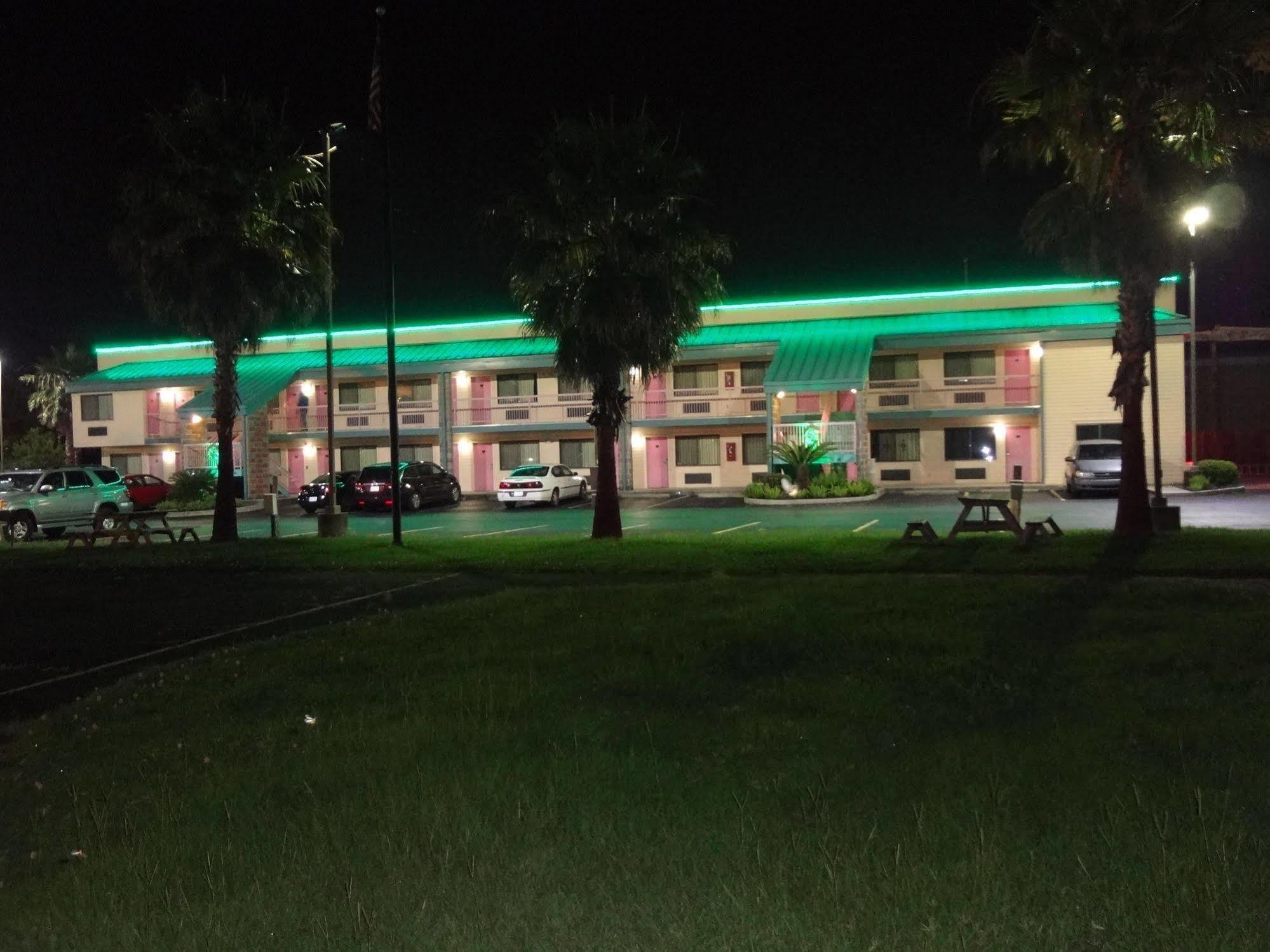 Nola Inn & Suites Новый Орлеан Экстерьер фото