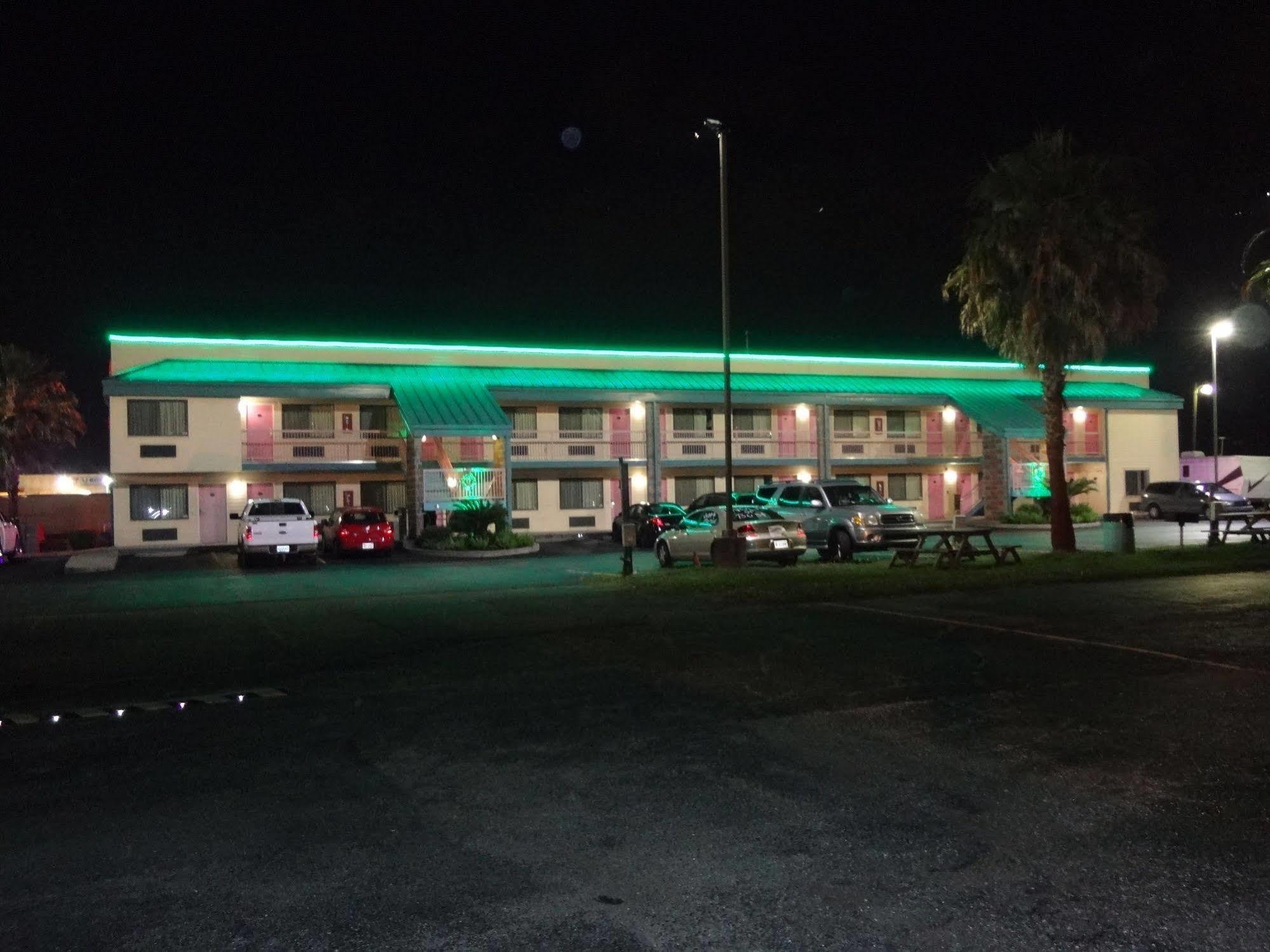 Nola Inn & Suites Новый Орлеан Экстерьер фото