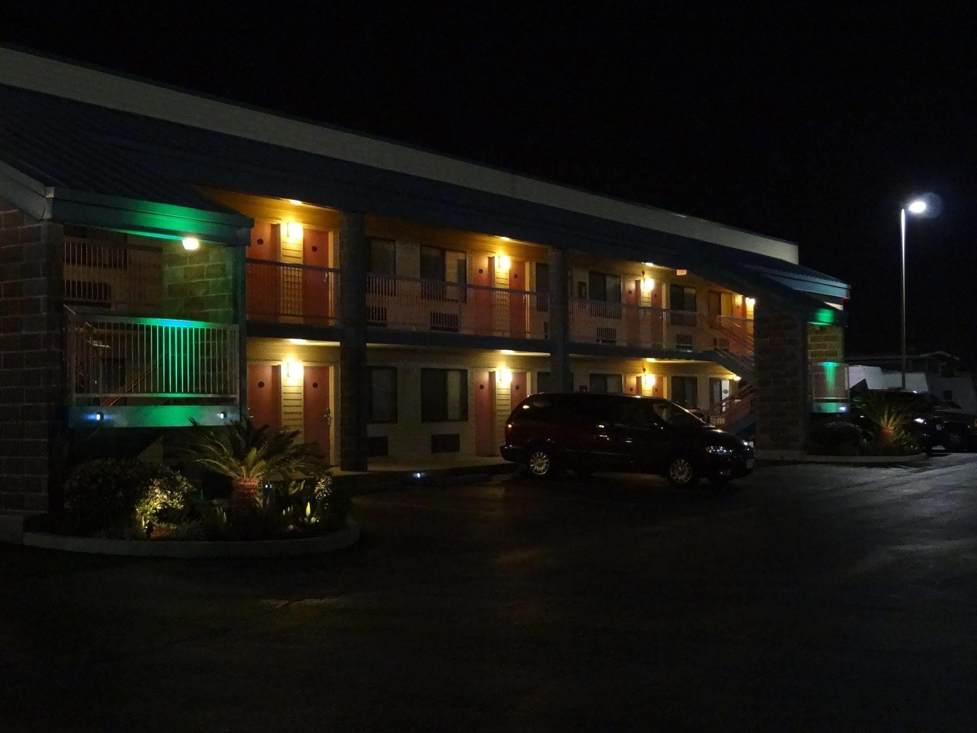 Nola Inn & Suites Новый Орлеан Экстерьер фото