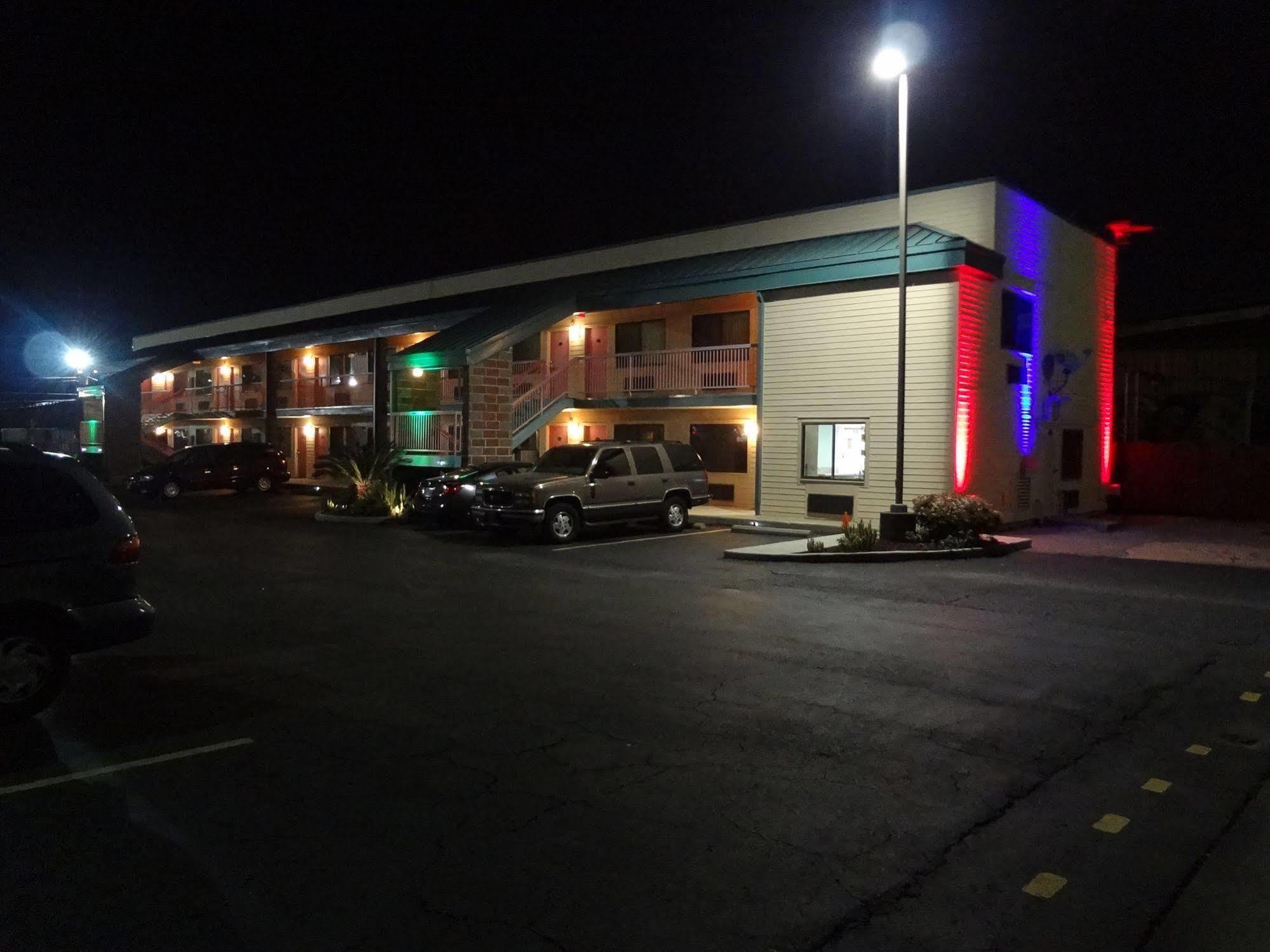 Nola Inn & Suites Новый Орлеан Экстерьер фото